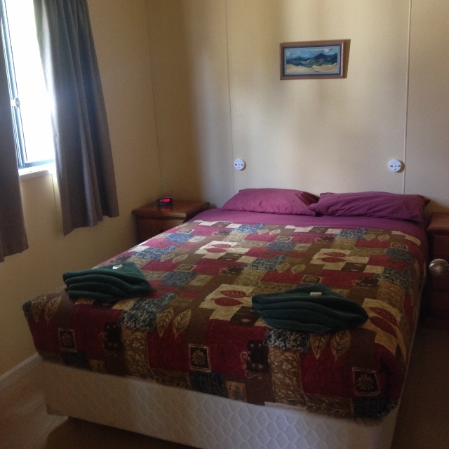 Cabin_4_Dbl_Bedroom_(1)
