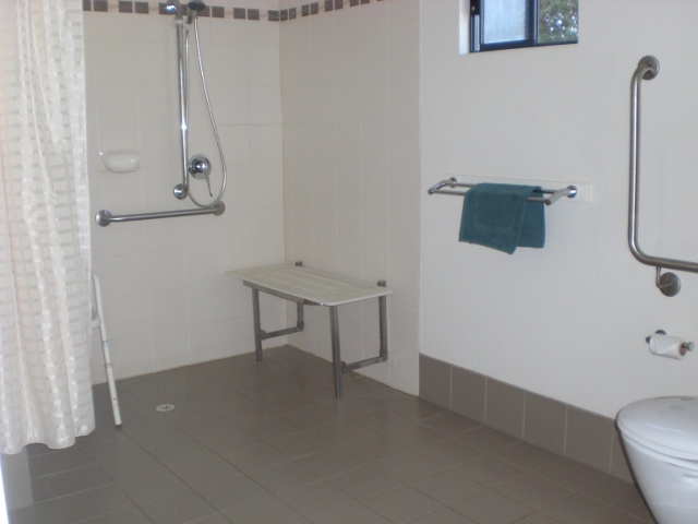 Cabin_5_bathroom_(640x480)