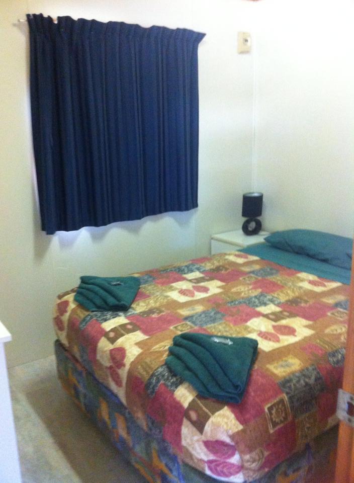 Dbl_Bedroom_02